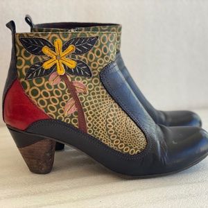 L'Artiste Dramatic booties, size 9.5
